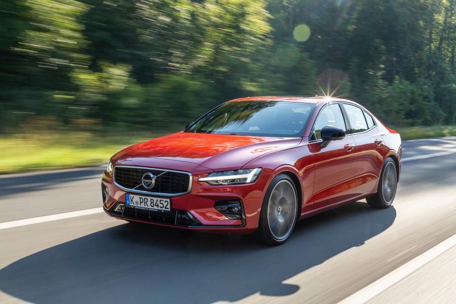  Volvo S60 T5 R-Design 2018 года  (WW) (фото 15 из 24)